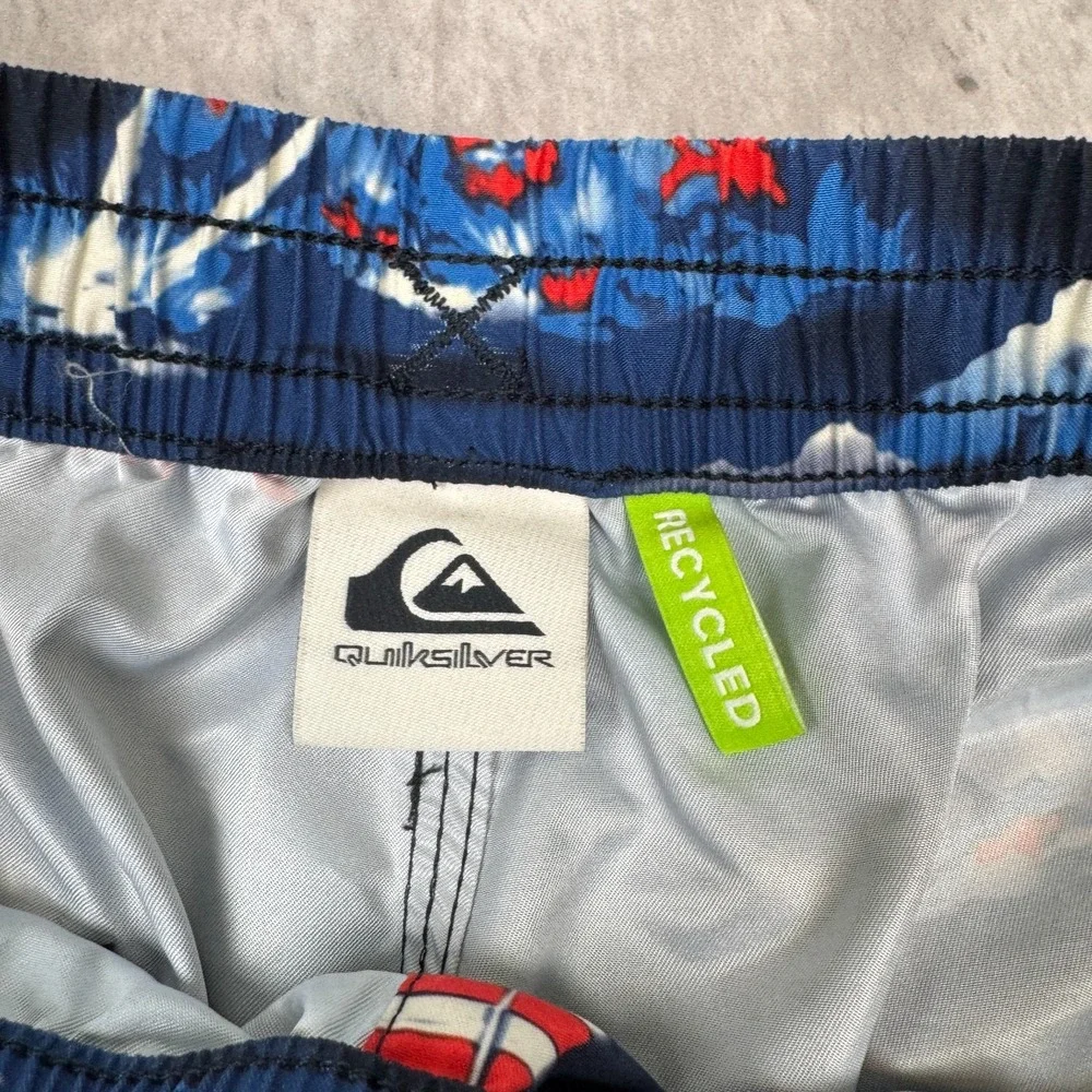 Quiksilver Board Shorts Mens Medium Blue Everyday Striped Trunks Swim Floral NWT